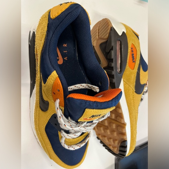 NIKE AIR MAX 'BUCKTAN TEAM NAVY only wore ONCE no box - Picture 4 of 5